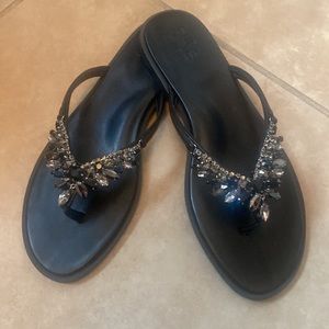 Naturalizer Women’s Fallyn Flat Thong Sandals